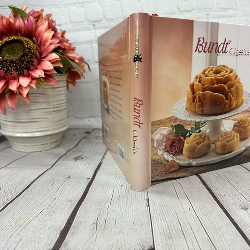 2003 nordic ware Bundt Classics Cookbook homemade homestead entertaining hosting